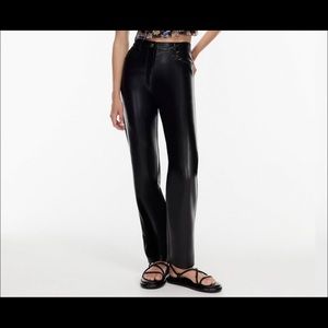 Aritzia Malenia pants size 6, short length